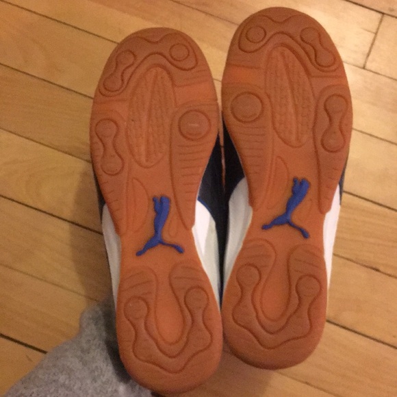 Puma indoor soccer cleats - Picture 3 of 3